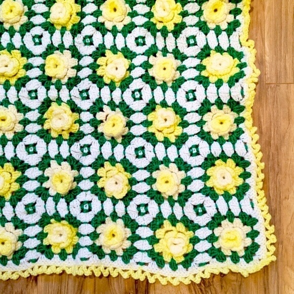 handmade hand knit granny square floral crochet baby blanket - Picture 3 of 6